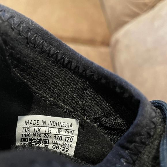 Juniors Adidas Unisex-Child Turf Predator Freak .3 Soccer Cleats, Size 11 - Picture 6 of 7